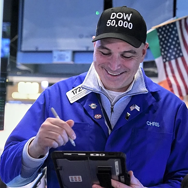 US markets points toward small losses before the bell, while Japan's benchmark breaks another record