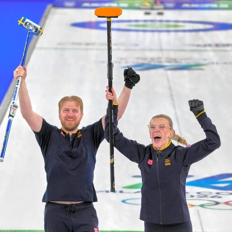 Swedish siblings Isabella and Rasmus Wranå win gold in mixed doubles curling, beating US pair