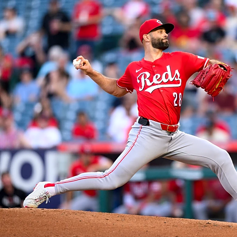 Tampa Bay Rays and pitcher Nick Martinez finalize $13 million, 1-year contract