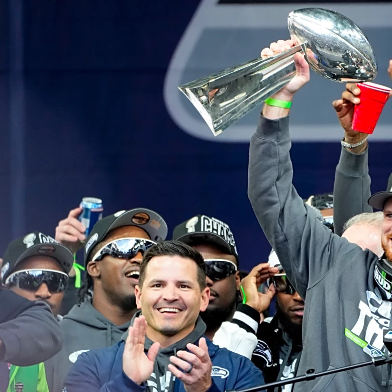 Seahawks enjoy morning beers and praise 'the best team in the world' ahead of Super Bowl parade