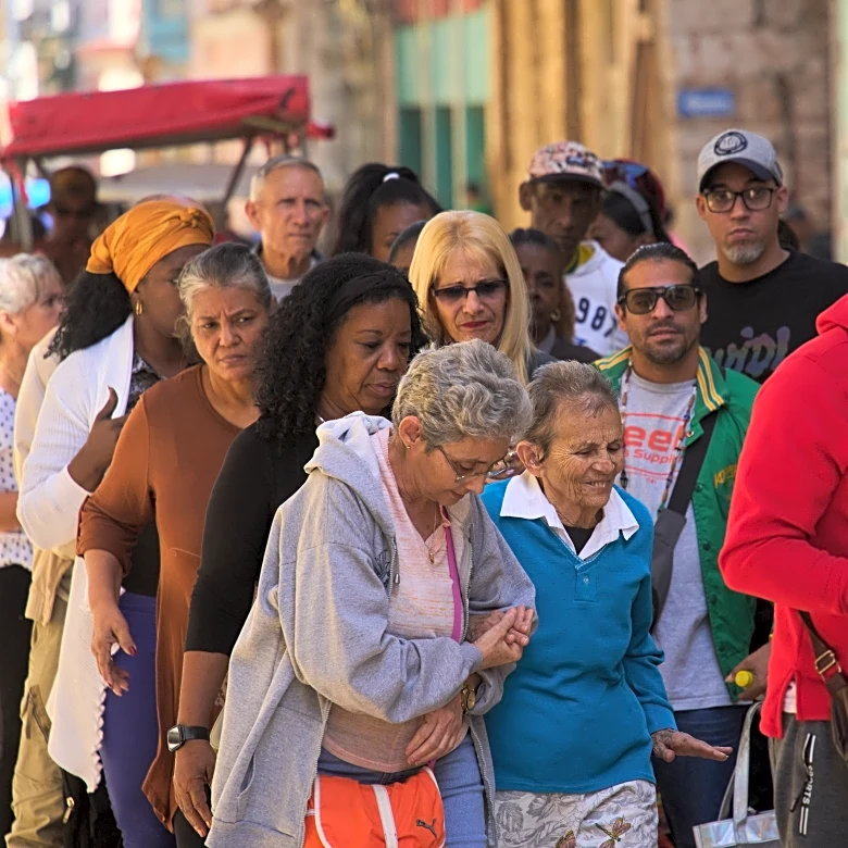 Cuban peso hits a record low against the US dollar in informal markets