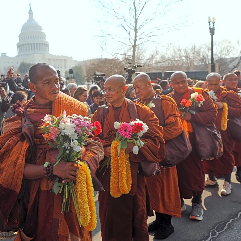 Buddhist monks draw thousands to Lincoln Memorial on final day of their 15-week journey from Texas