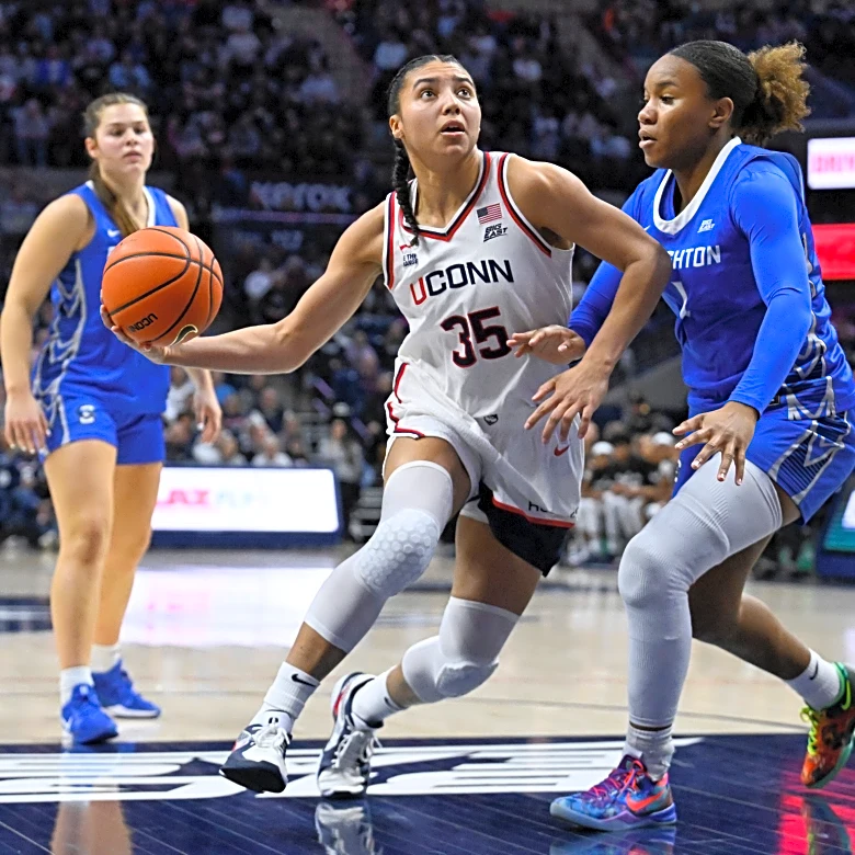 Fudd leads the way as top-ranked UConn wins its 42nd consecutive game with blowout of Creighton