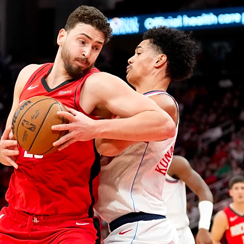 Leonard's three-point play in final seconds lifts Clippers to a 105-102 win over Rockets