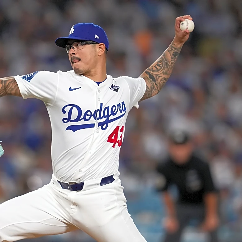 Twins add Liam Hendriks on minor league deal, acquire Anthony Banda from Dodgers for bullpen help