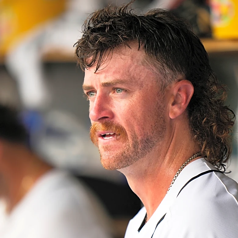 Right-hander Chris Paddack and the Marlins finalize their $4 million, 1-year contract