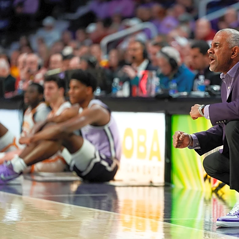 Kansas State coach Jerome Tang erupts after 29-point loss as fans wear paper bags