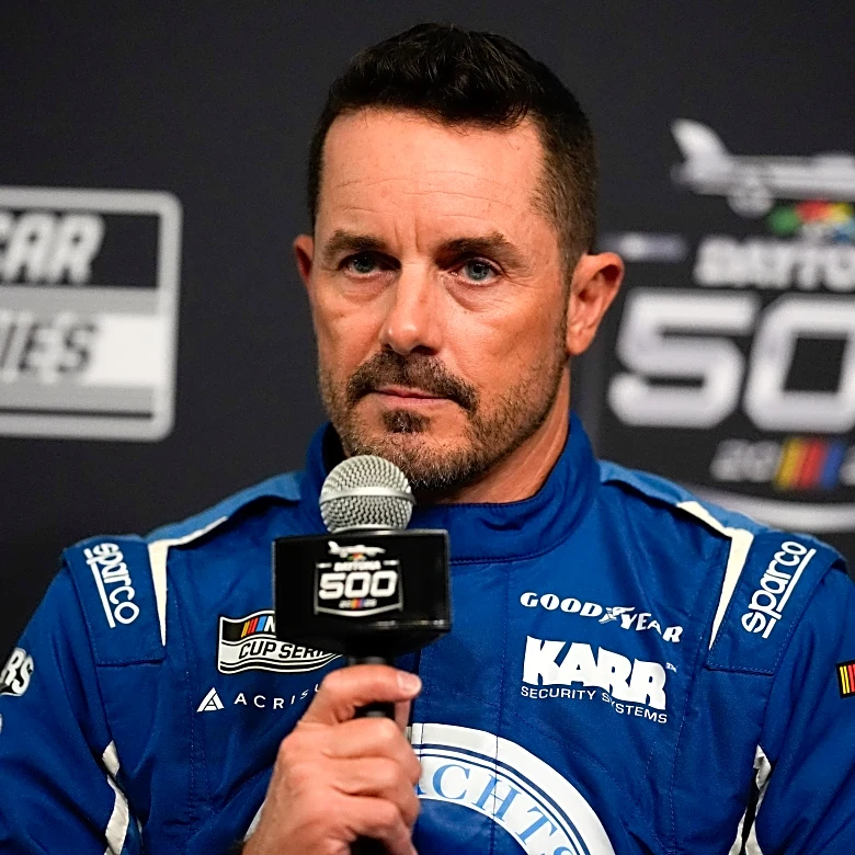 A spin, a patch of grass and inches from a crash, Casey Mears still makes the Daytona 500
