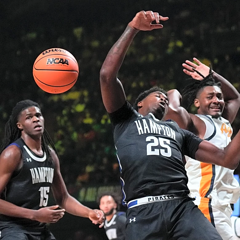 North Carolina A&T beats Hampton 71-70 on Trent Middleton Jr.'s free throw in HBCU Classic