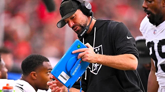 Raiders promote Rob Leonard to defensive coordinator under new coach Klint Kubiak