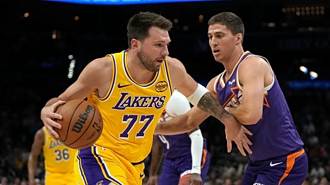 Royce O'Neale hits last-second 3 to lift short-handed Suns over Lakers, 113-110