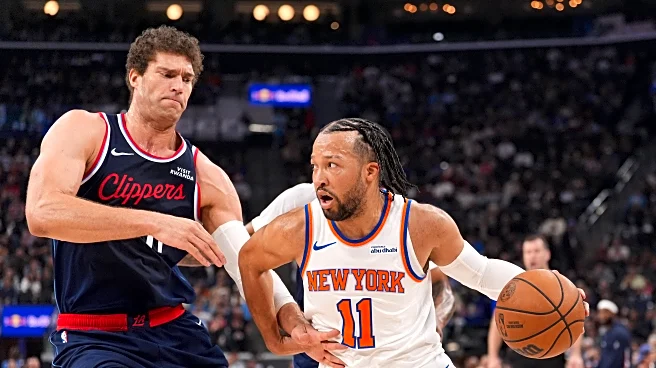 Leonard powers the Clippers past the Knicks to reach .500 for the first time since November