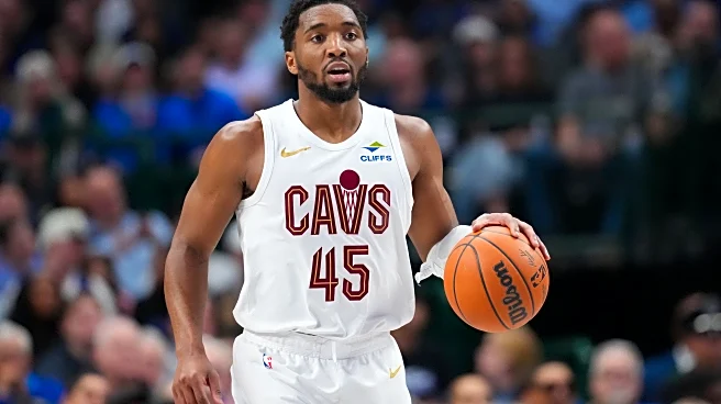 Evan Mobley scores 29 points and the Cavaliers rout the Mavericks 138-105