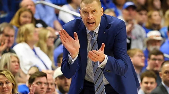 Mark Pope sidesteps Yaxel Lendeborg offer talk, blasts media for contributing to Kentucky's 'circus'