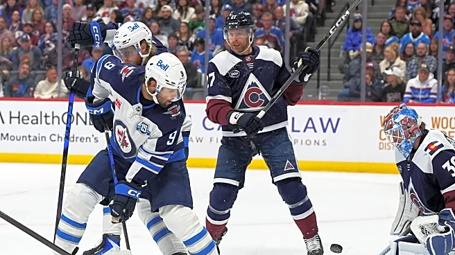 Perfetti's late goal lifts Jets over Avs, 4-2