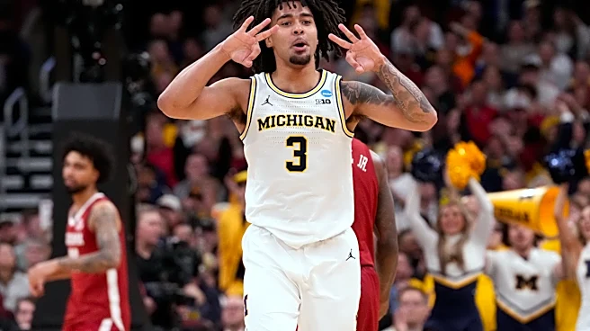 Michigan's Elliot Cadeau gets medical attention for possible allergic reaction before Final Four