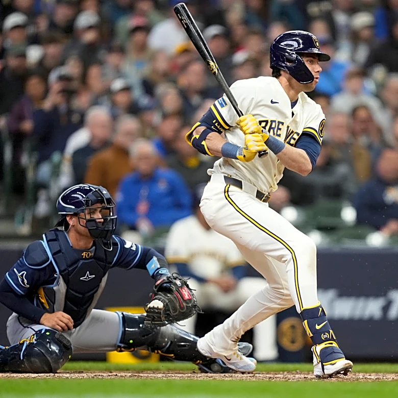 Milwaukee Brewers use 6-run 8th inning to power past Tampa Bay Rays 8-2