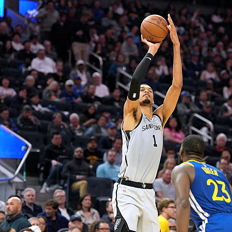 Victor Wembanyama's 41 points and 18 rebounds lead Spurs to 10th straight win, 127-113 over Warriors