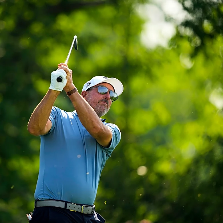 Mickelson pulls out of the Masters, which will be without Lefty and Woods for first time since 1994