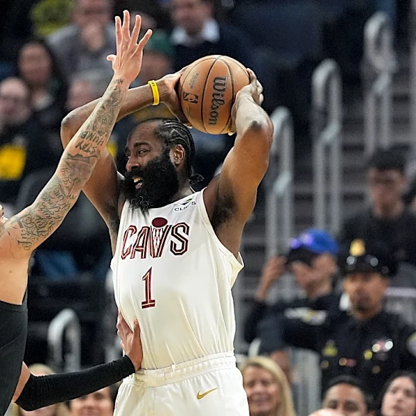 Donovan Mitchell scores 25, Max Strus 24 as Cavaliers hold off Warriors 118-111