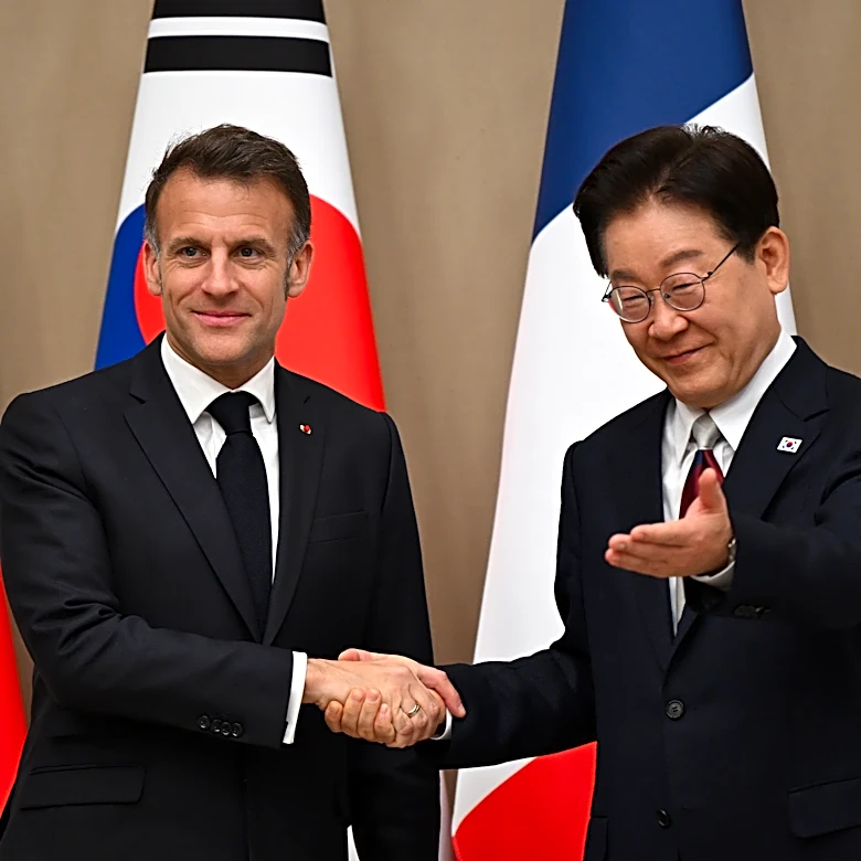 French and South Korean leaders say they'll work together on the Strait of Hormuz