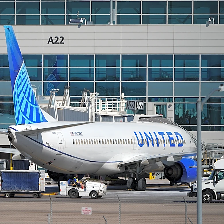 Checking a bag on United Airlines now costs $10 more as jet fuel costs soar