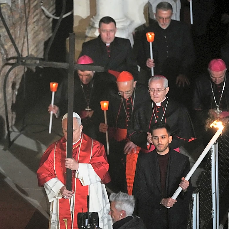Pope Leo XIV carries cross for full Good Friday procession, the first pontiff to do so in decades