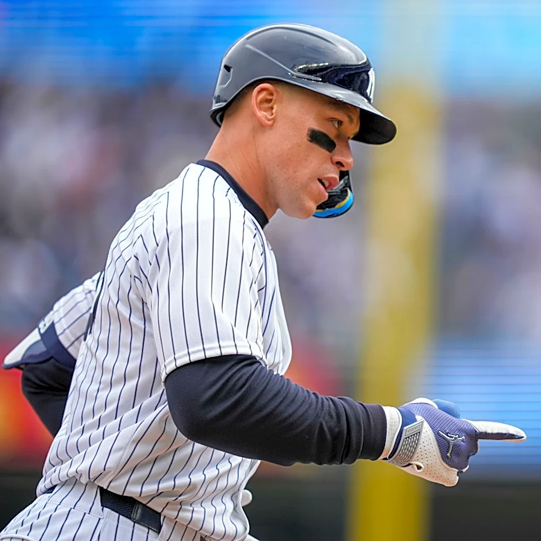 Aaron Judge honors former teammate Brett Gardner at Yankees home opener
