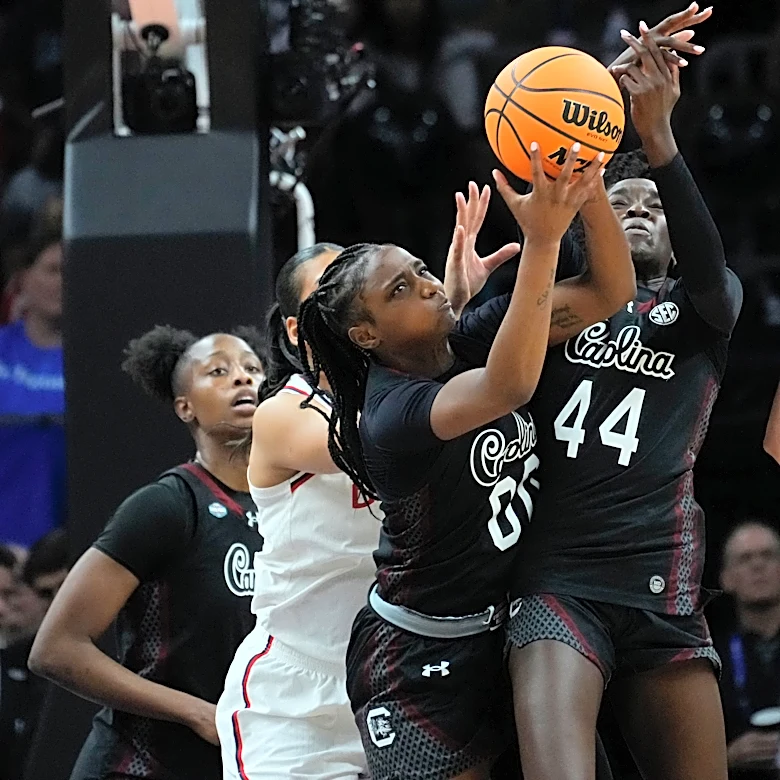 South Carolina smothers UConn 62-48 to advance to NCAA title game, snaps Huskies’ 54-game win streak