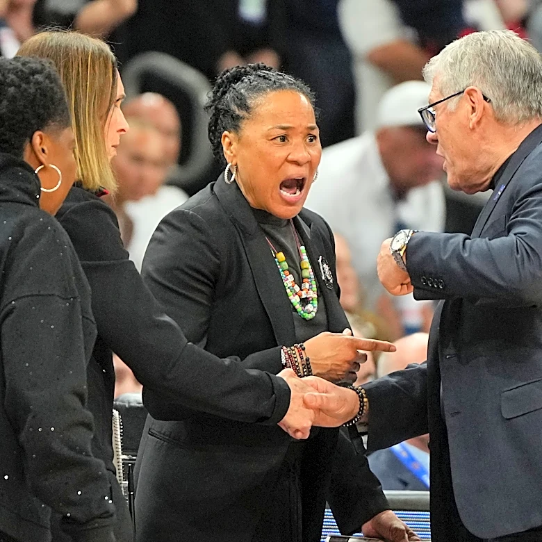 Auriemma and Staley clash in a tense postgame exchange after South Carolina’s Final Four win