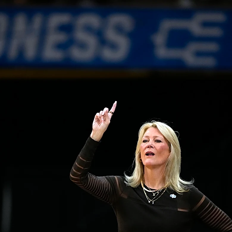 Georgia announces a mutual decision to part ways with Lady Bulldogs coach Katie Abrahamson-Henderson