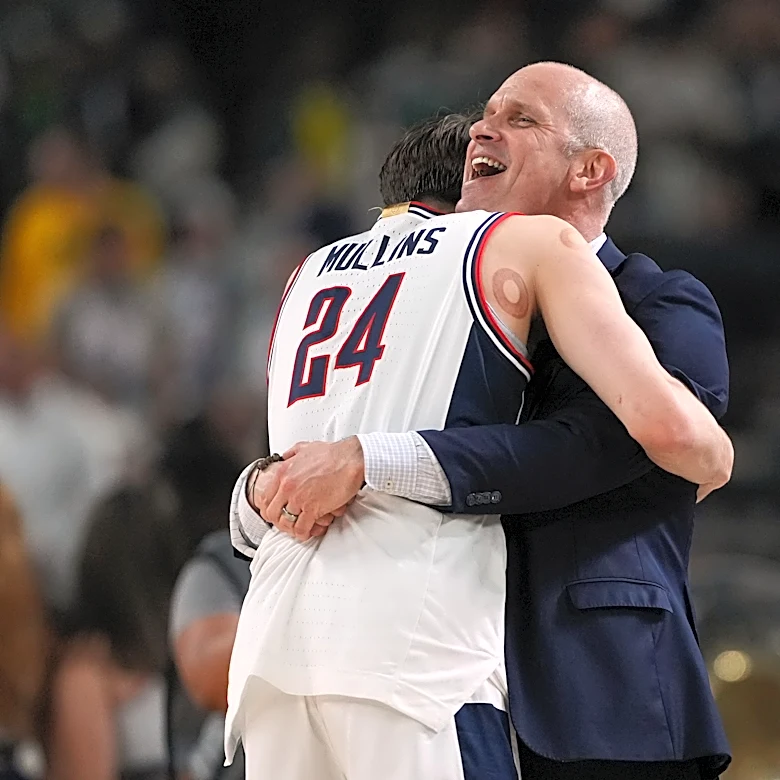UConn reaches 3rd national title game in 4 seasons, beating Illinois 71-62 behind Mullins and Reed