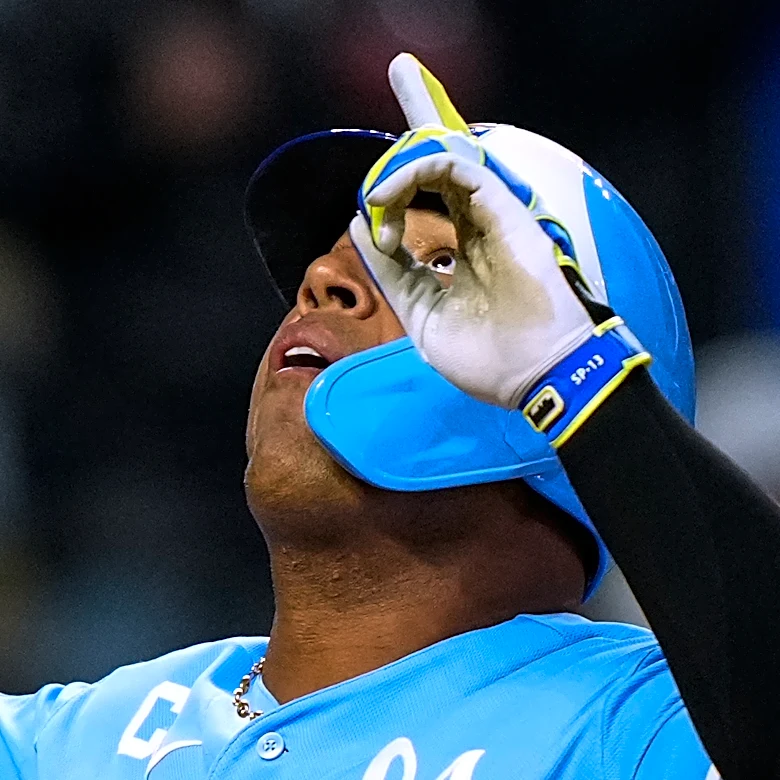 Perez’s homer highlights 6-run 6th inning as Royals top Brewers 8-2 for doubleheader split