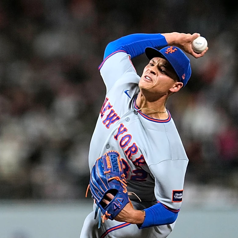 Holmes, Myers limit Giants to 3 hits in Mets' 9-0 romp