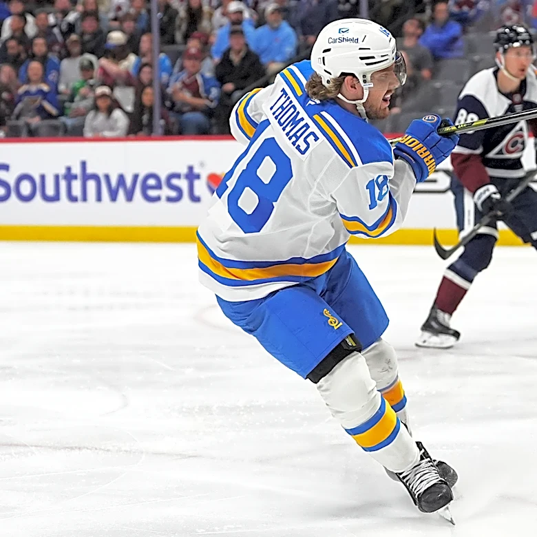Thomas breaks late tie to complete first hat trick, Blues beat Avalanche 3-2