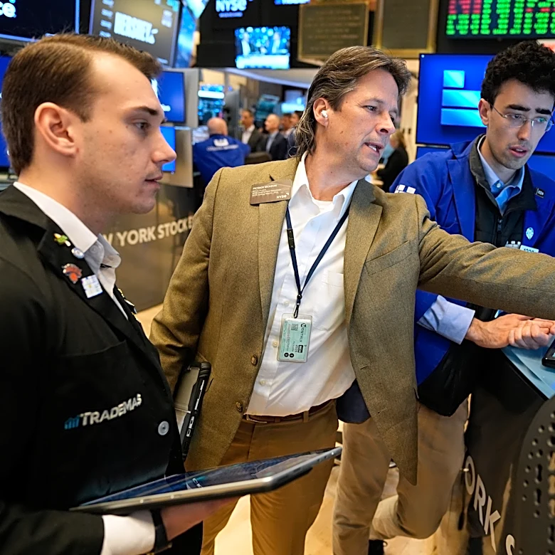 US stocks hold steady while crude oil prices waver ahead of Trump's Iran deadline