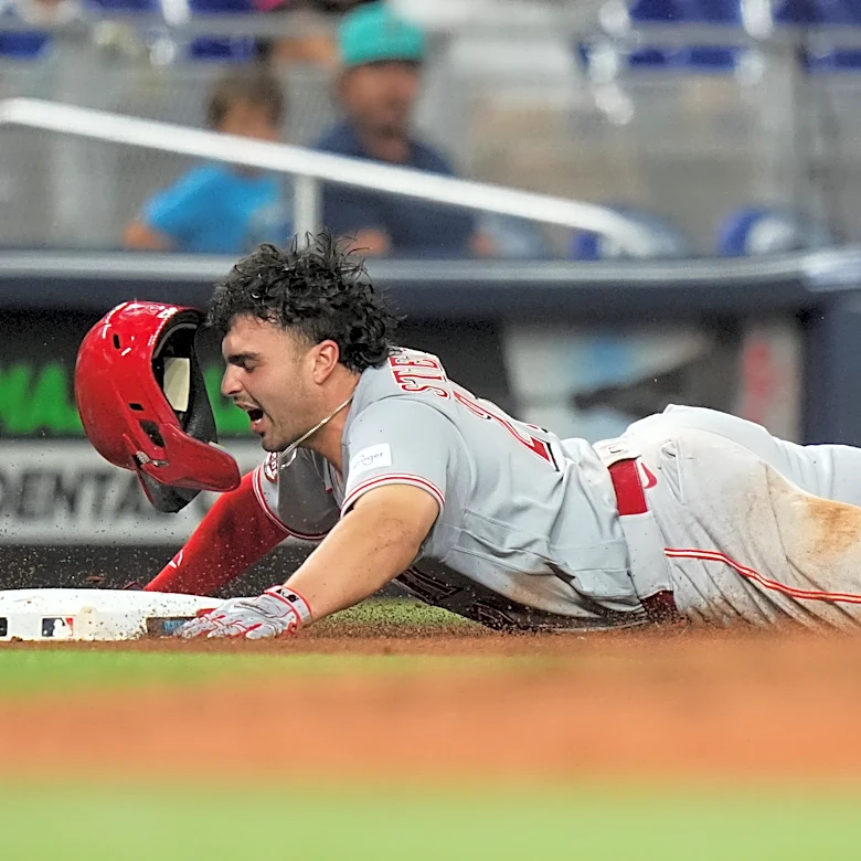 De La Cruz's 2 hits, Stephenson's HR power Reds to a 2-0 win over the Marlins