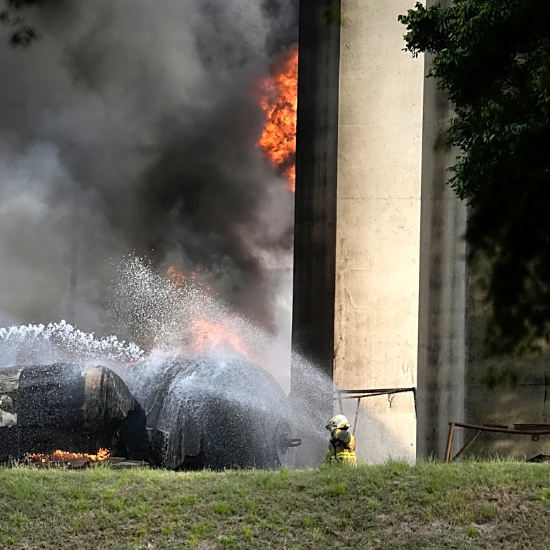 Bridge over Panama Canal closed after a truck explosion kills 1 person