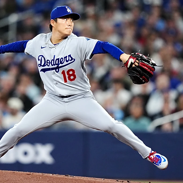 Yamamoto works 6 innings, Ohtani extends on-base streak to 42 games as Dodgers beat Blue Jays 4-1