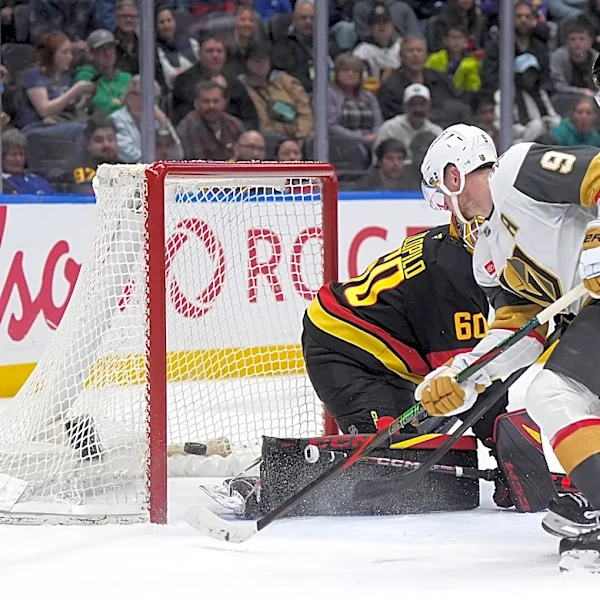 Smith's goal midway through the 3rd period helps the Golden Knights beat the Canucks 2-1