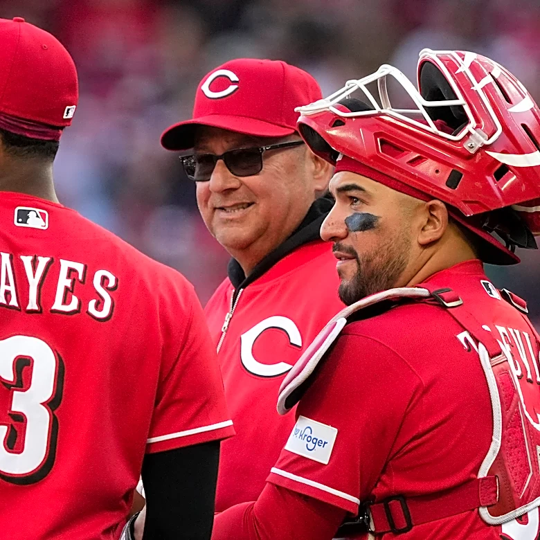 Reds place reserve catcher Trevino on injured list