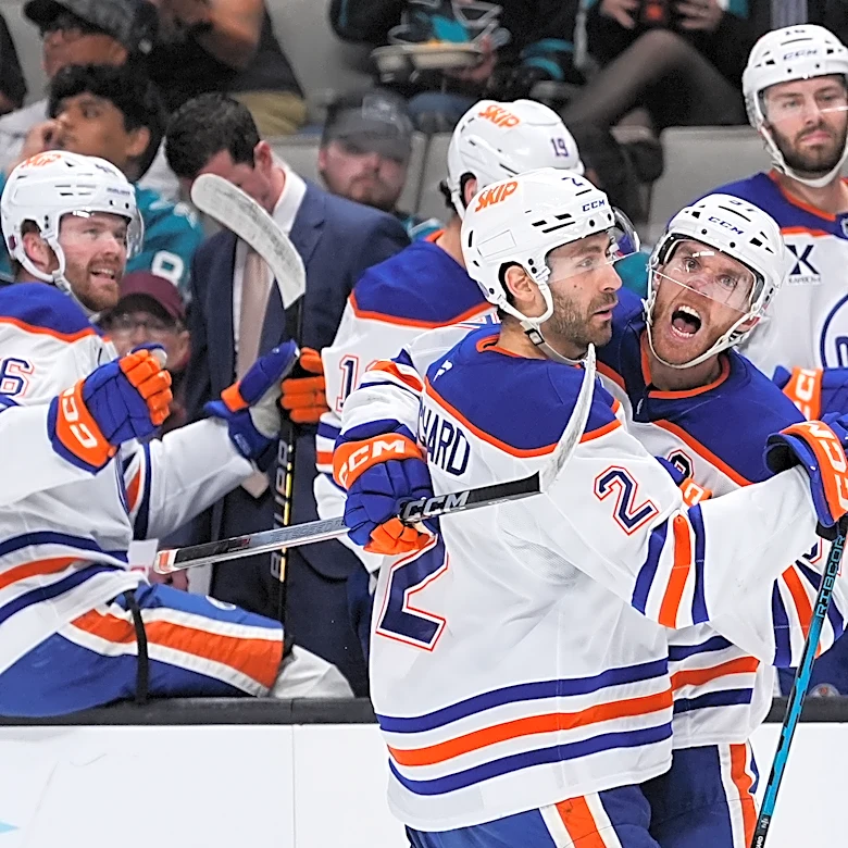 Connor McDavid nets hat trick on 5-point night as Oilers surge into first place in Pacific Division