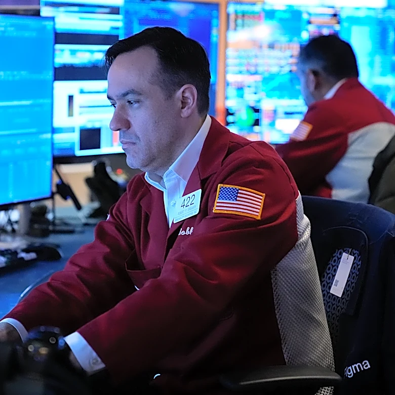 US stocks rise and oil prices trim their gains on hopes for the ceasefire with Iran