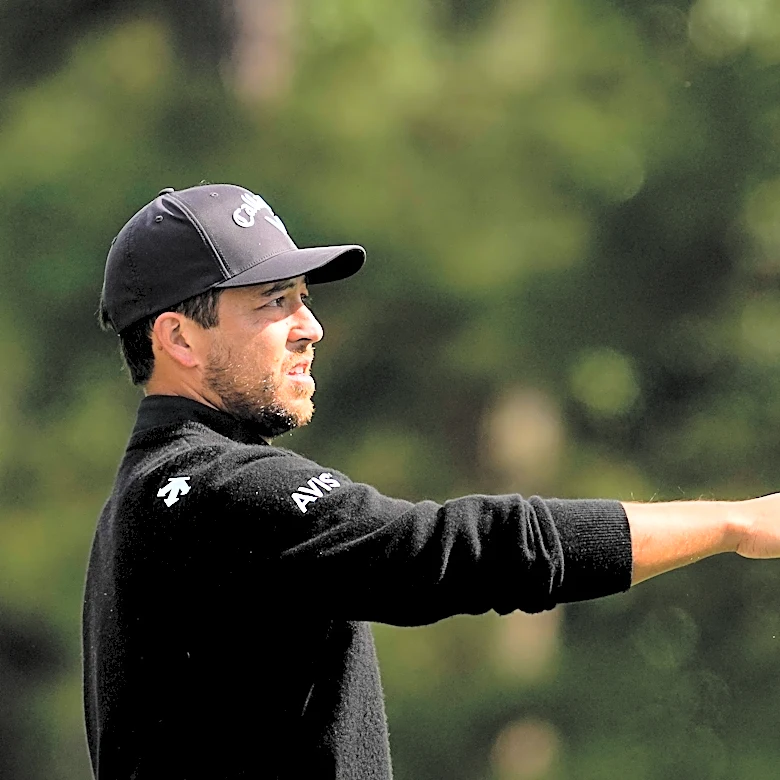 Xander Schauffele's shot lands in a viewer's merchandise bag. It didn't stop him from making par