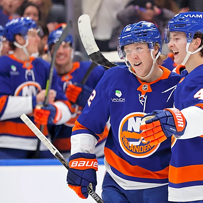 Islanders' Matthew Schaefer ties NHL rookie defenseman goals record