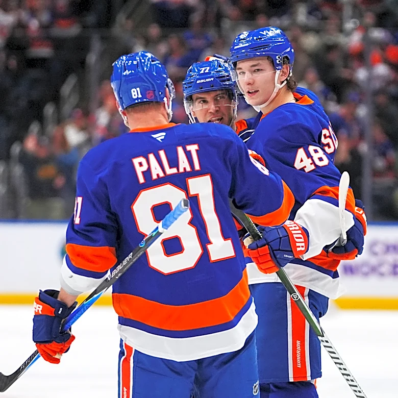 Matthew Schaefer matches record for goals by rookie defenseman as Islanders top Leafs 5-3