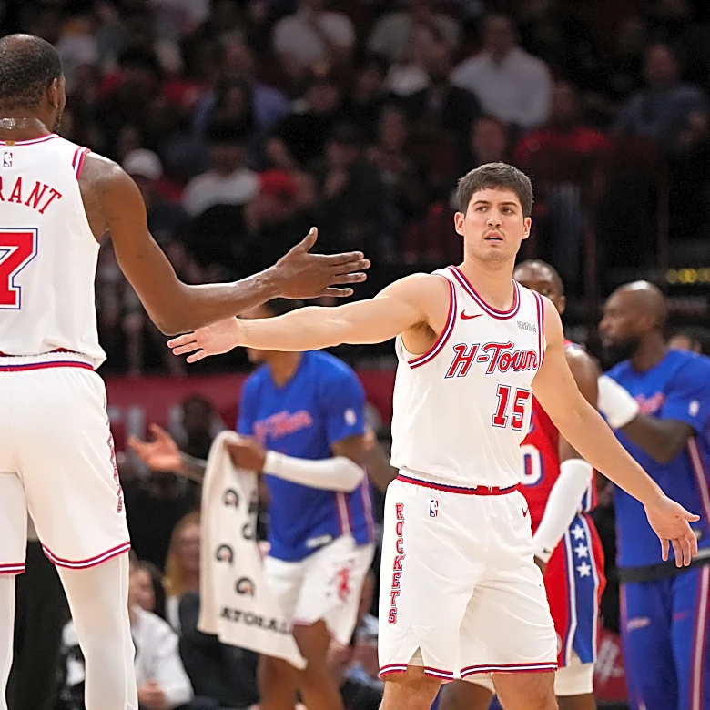 Kevin Durant scores 29 as the Rockets beat the 76ers 113-102 for their 8th straight win