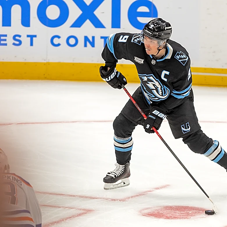 Dylan Guenther scores his 39th goal and the Mammoth beat the Predators 4-1 for 5th straight win