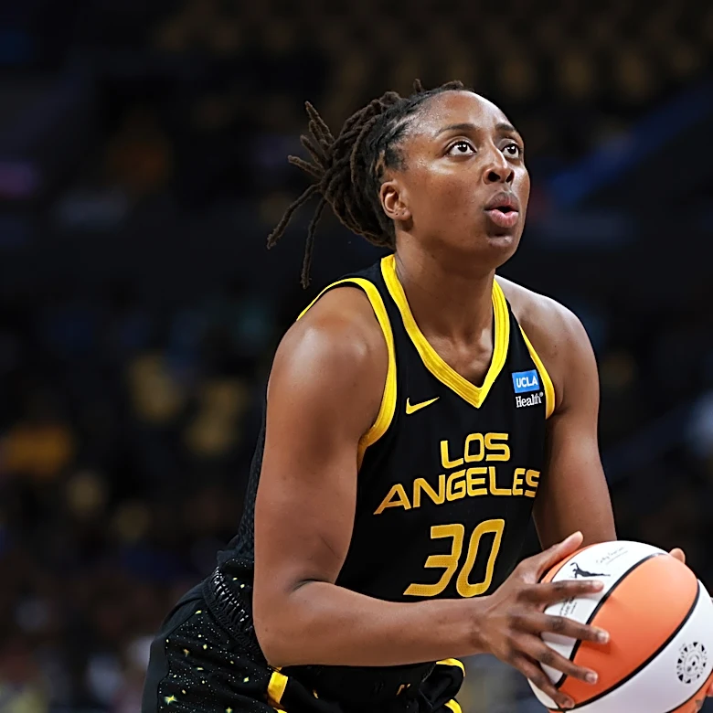 Nneka Ogwumike to return to the Los Angeles Sparks, where she spent first 12 years of her career
