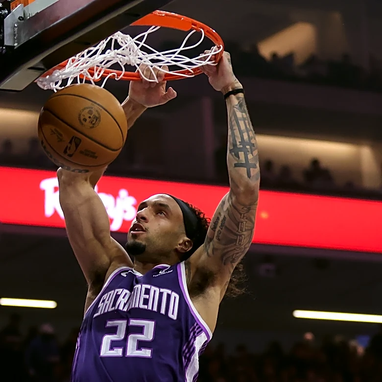 Devin Carter scores 29 points to lead the Kings to a 124-118 win over the Warriors